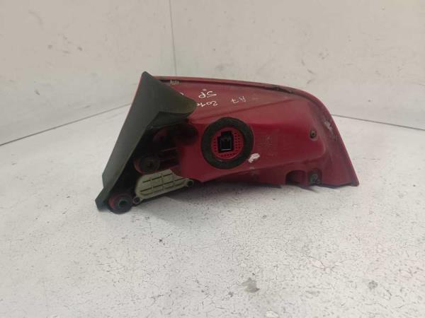 FEU ARRIERE GAUCHE AUDI - Vue 2